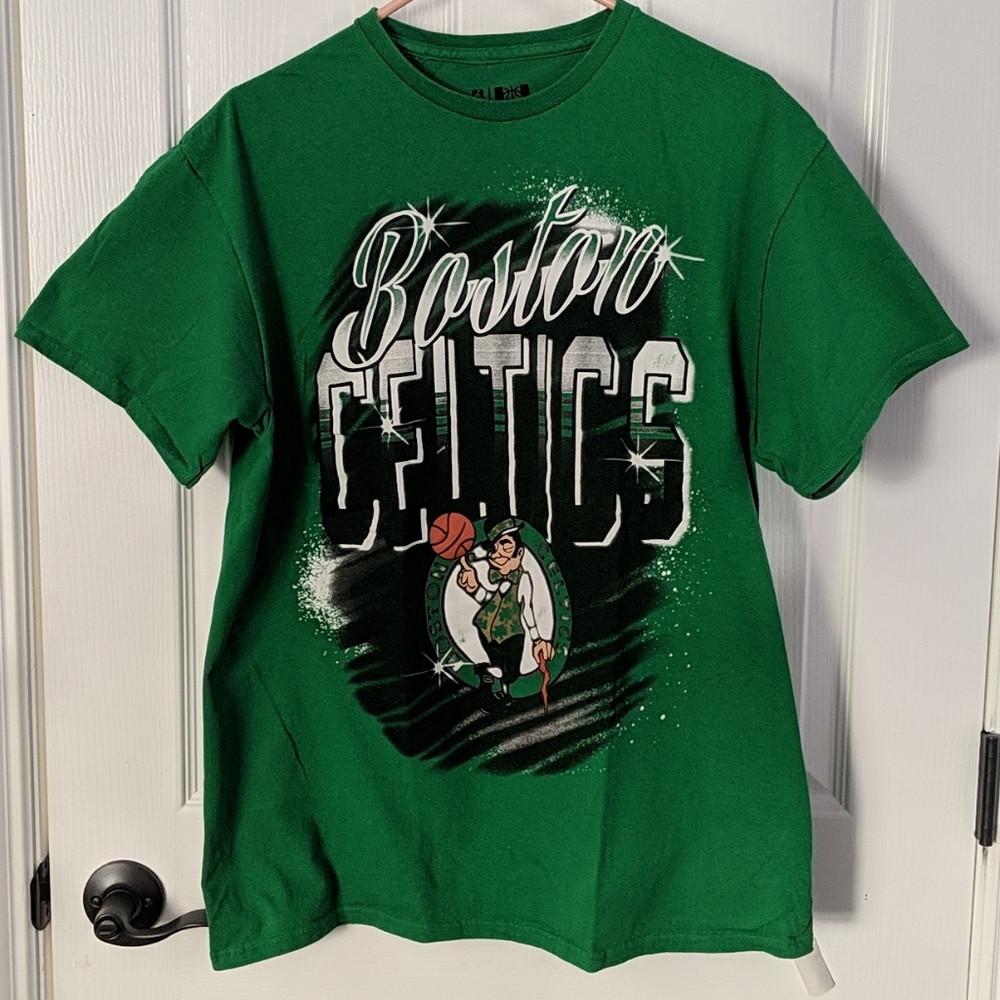 Men's size large Boston Celtics t-shirt
